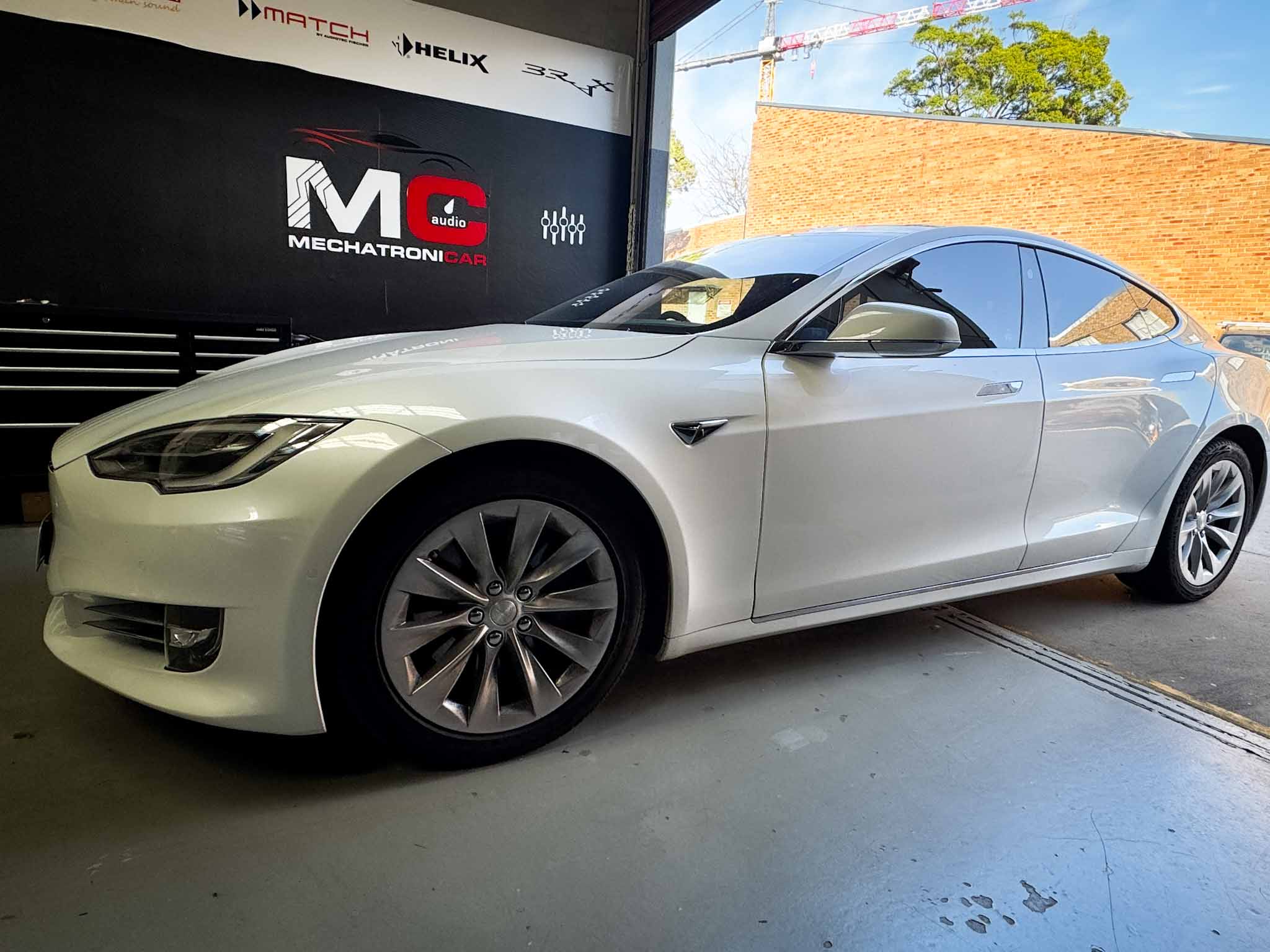 Play Tesla