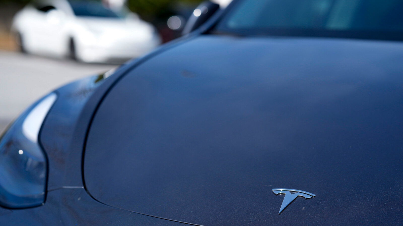 Play Tesla