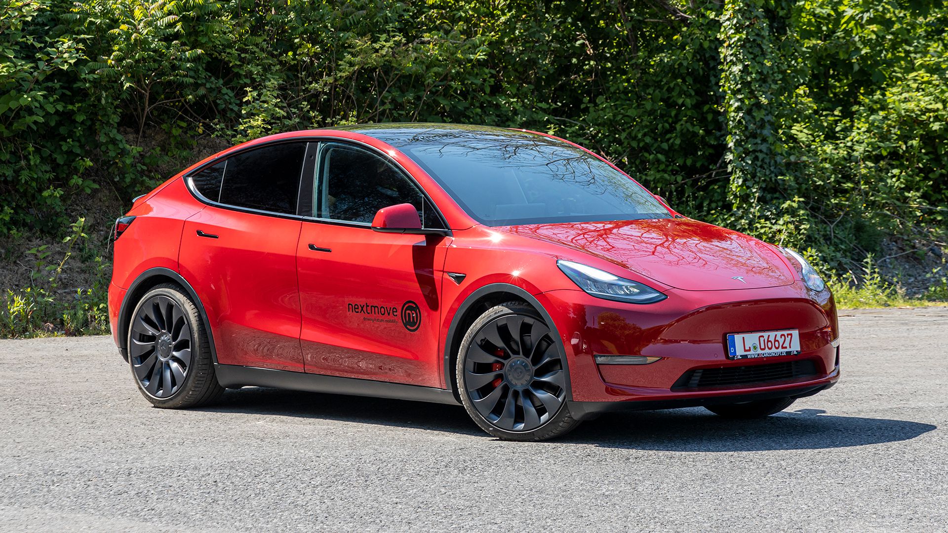 Play Tesla