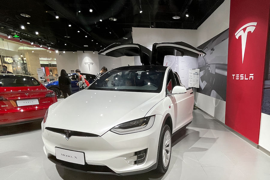 Tesla Model X Falcon Wing doors and interior